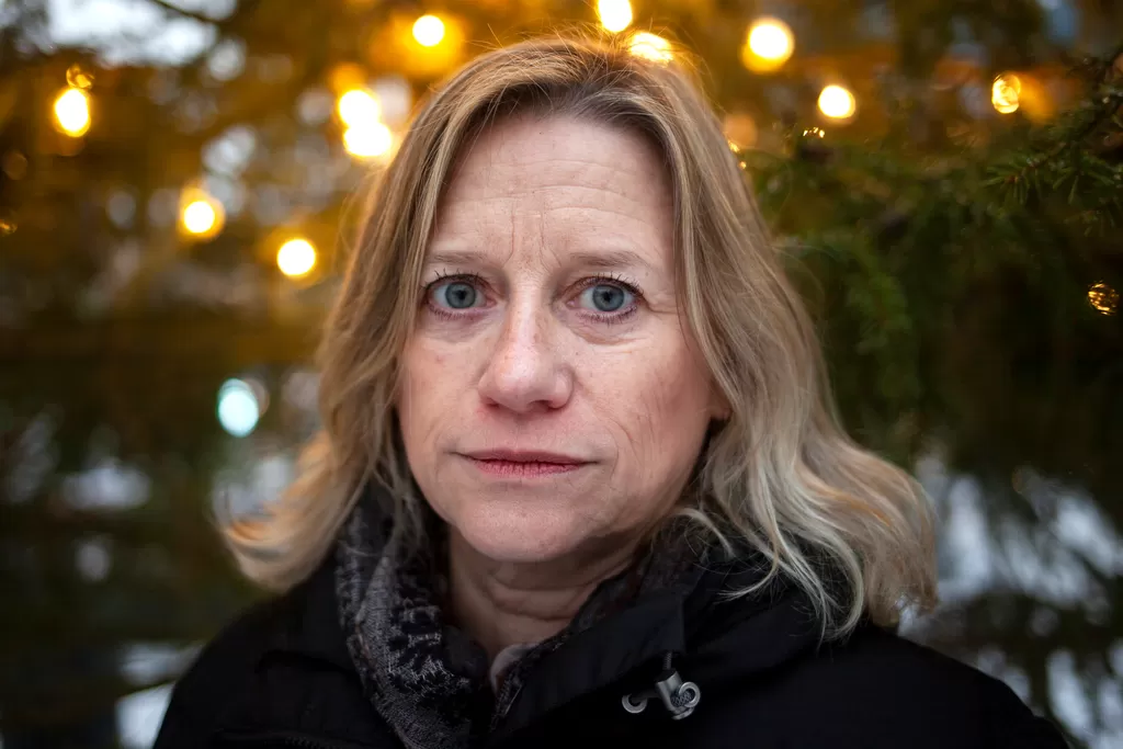 Dik asta-sekin mushuk soatiga kiradi